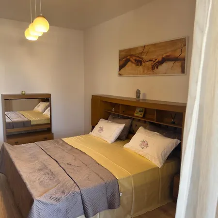 Gados شقة تيرانا